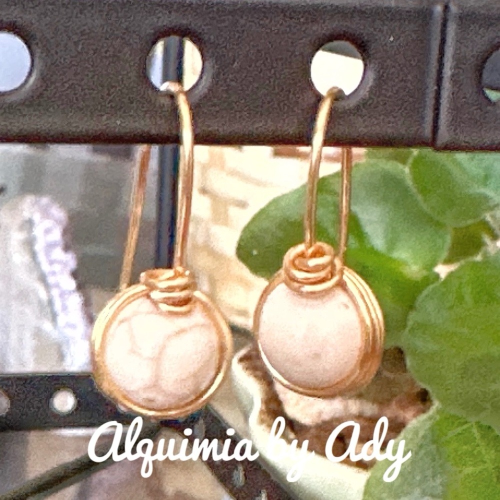 Elegant Gold and Cream turquoise Earrings